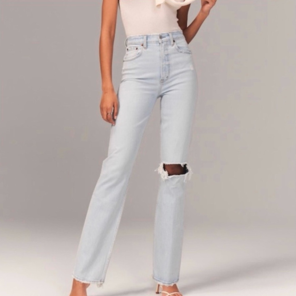 Abercrombie 90s Ultra High Rise Straight Jeans-Light Wash - Sz 28/6R